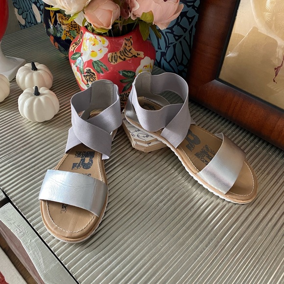 Silver Sorel Ella Sandals - Picture 1 of 7
